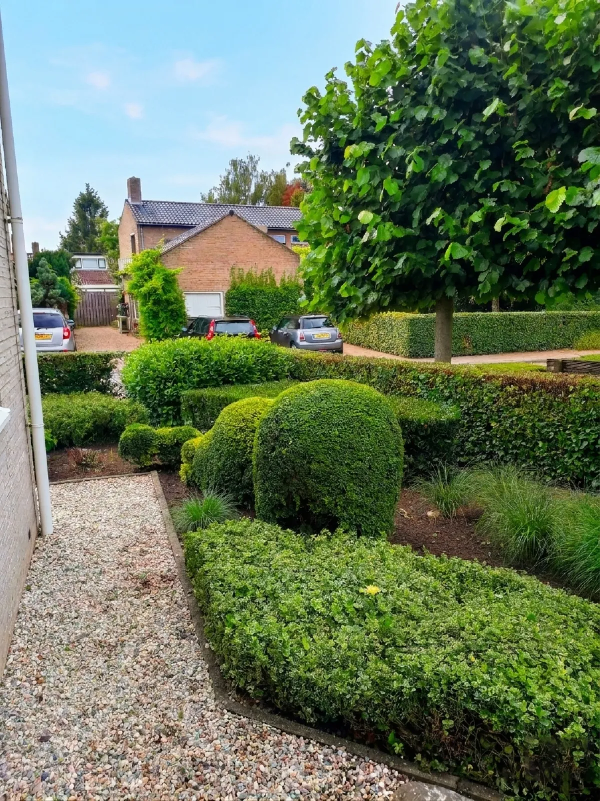 Volledige tuin weer gereed gemaakt voor de zomer